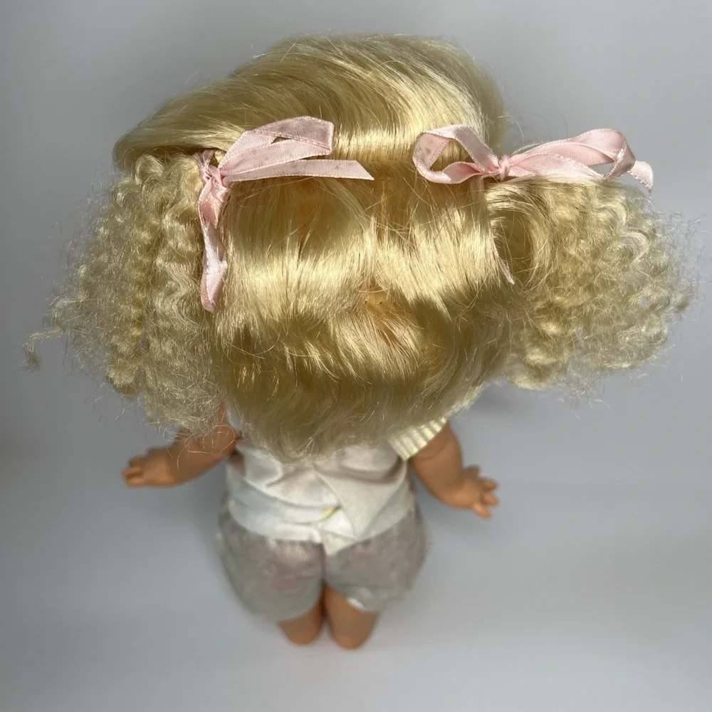 Vintage 1990 Galoob Baby Face So Surprised Suzie #2 Blue Eyes Silver Outfit
